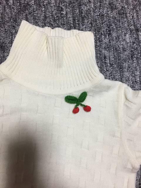 子供服 24ヶ月 ホワイト×さくらんぼ タートルネックニット < キッズ/ベビー  子供服 24ヶ月 ホワイト×さくらんぼ タートルネックニット < キッズ/ベビーの