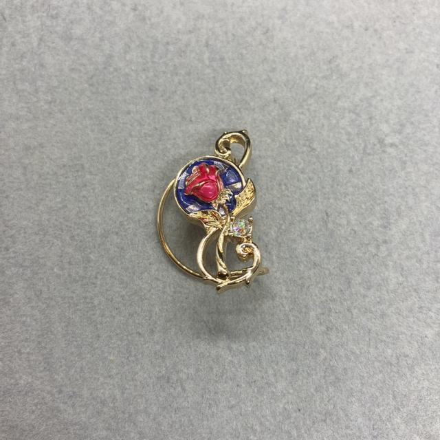 即決 Disney ディズニー 美女と野獣 イヤーカフ < 女性アクセサリー/時計 即決 Disney ディズニー 美女と野獣 イヤーカフ < 女性アクセサリー/時計の