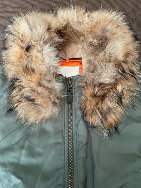 MOUSSY マウジー ファー付き ショート MA-1毛皮(タヌキ)使用 サイズ1ミリタリーカーキ M〜Lサイズ shelter < ブランド  MOUSSY マウジー ファー付き ショート MA-1毛皮(タヌキ)使用 サイズ1ミリタリーカーキ M〜Lサイズ shelter < ブランドの