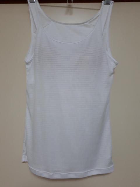 新品未着用 カップ付き接触冷感で涼しいタンクトップ < 女性ファッション  新品未着用 カップ付き接触冷感で涼しいタンクトップ  < 女性ファッションの