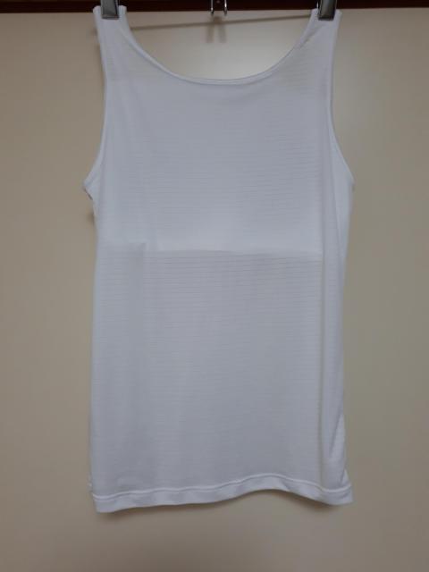 新品未着用 カップ付き接触冷感で涼しいタンクトップ < 女性ファッション  新品未着用 カップ付き接触冷感で涼しいタンクトップ < 女性ファッションの