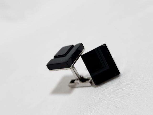 正規 レア ディオールオム レクタンギュラー カフス 黒×銀 シャイニー立体 ラインアート エナメルブラック カフリンクスボタン < ブランド  正規 レア ディオールオム レクタンギュラー カフス 黒×銀 シャイニー立体 ラインアート エナメルブラック カフリンクスボタン < ブランドの