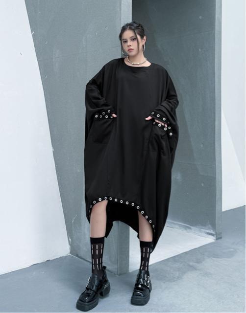 ロング丈 ドルマン ワイド ワンピース 飾りリング付き ブラック 大きいサイズ < 女性ファッション ロング丈 ドルマン ワイド ワンピース 飾りリング付き ブラック 大きいサイズ < 女性ファッションの