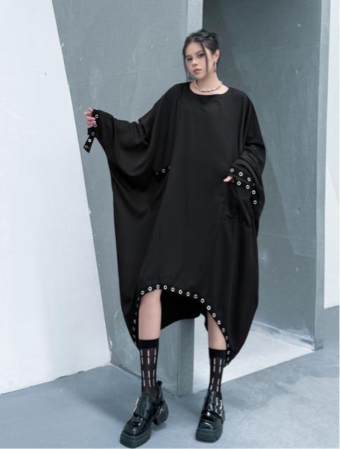 ロング丈 ドルマン ワイド ワンピース 飾りリング付き ブラック 大きいサイズ < 女性ファッション ロング丈 ドルマン ワイド ワンピース 飾りリング付き ブラック 大きいサイズ < 女性ファッションの