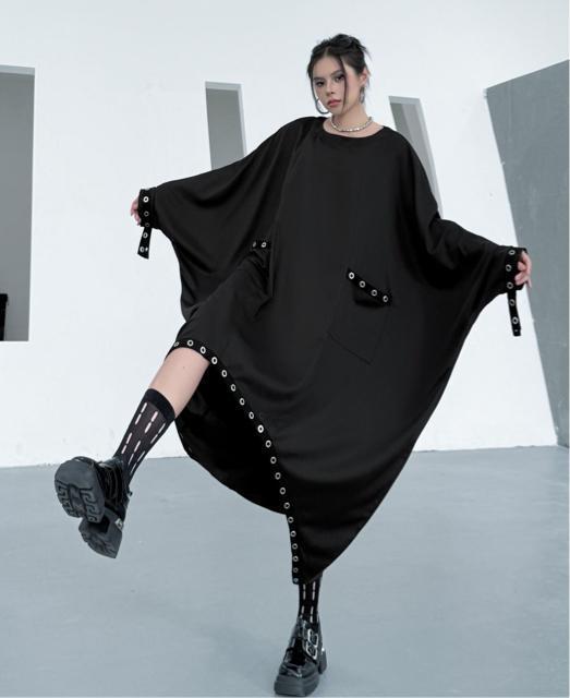 ロング丈 ドルマン ワイド ワンピース 飾りリング付き ブラック 大きいサイズ < 女性ファッション ロング丈 ドルマン ワイド ワンピース 飾りリング付き ブラック 大きいサイズ < 女性ファッションの