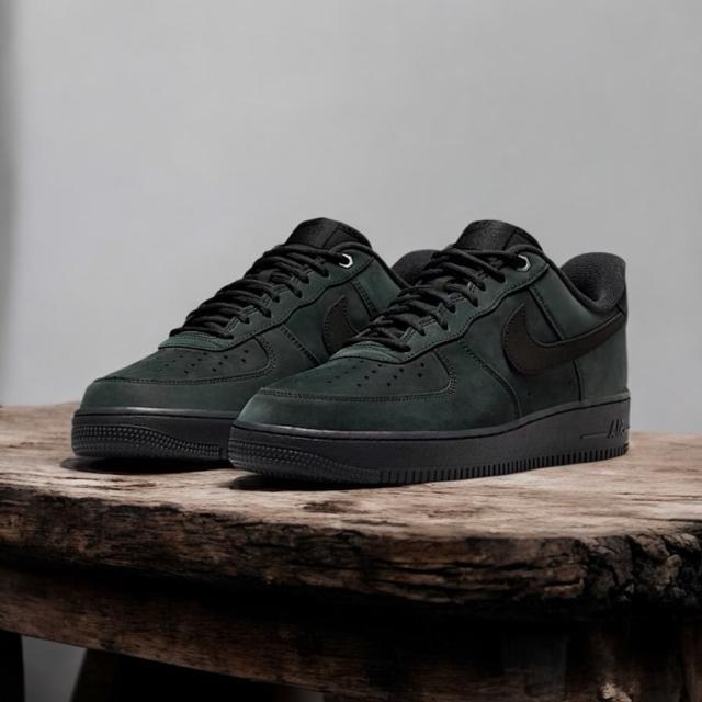 ��NIKE AIR FORCE 1 '07 WB��  �� �u�����h�� 