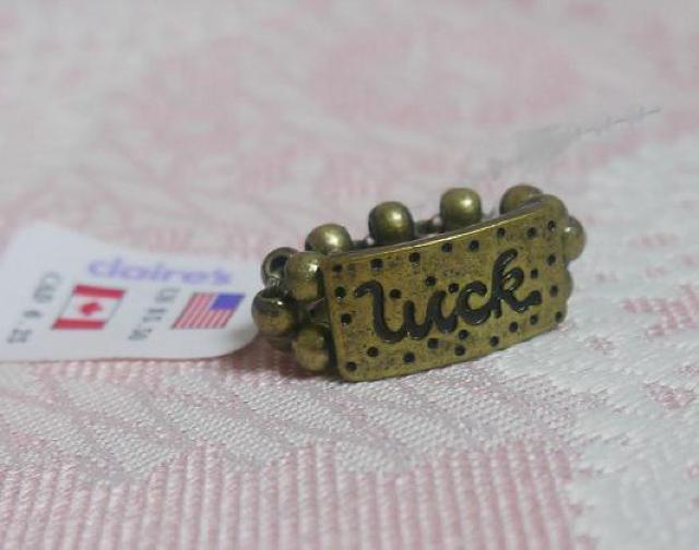 新品Claire's アンティーク調 luck リング指輪 Fサイズ < 女性アクセサリー/時計  新品Claire's アンティーク調 luck リング指輪 Fサイズ < 女性アクセサリー/時計の