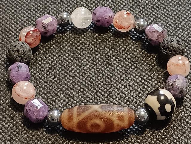 レアです。「強力な護符」天珠ブレス一点物です。 < 女性アクセサリー/時計 レアです。「強力な護符」天珠ブレス一点物です。 < 女性アクセサリー/時計の