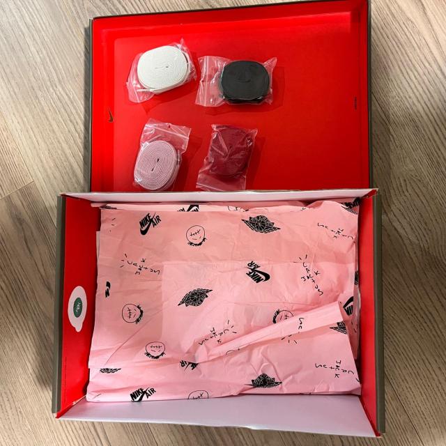 NIKE AIR JORDAN 1 TRAVIS SCOTT �� �j���t�@�b�V������ 