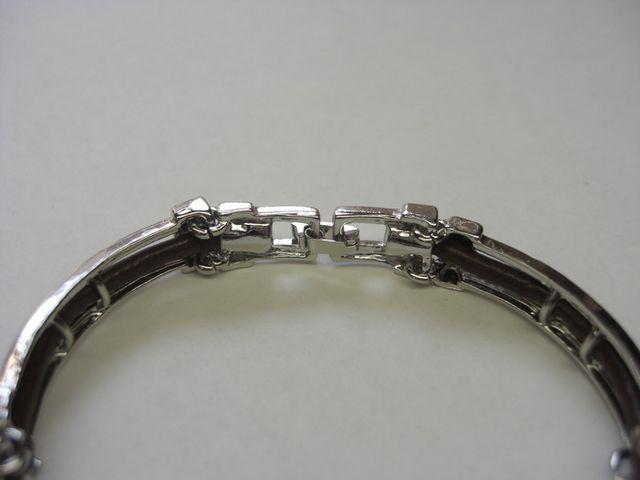 革通しメタルブレスレット (黒) ブラック シルバー バングル アメカジ クール アクセサリー 腕輪 サロン系 < 男性アクセサリー/時計  革通しメタルブレスレット (黒) ブラック シルバー バングル アメカジ クール アクセサリー 腕輪 サロン系  < 男性アクセサリー/時計の