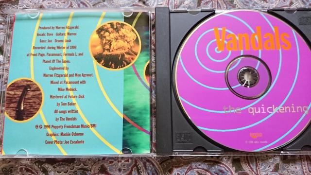 Vandals/the quickening �� CD/DVD/�r�f�I�� 