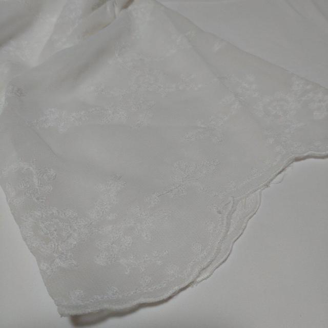 ARCHIVESホワイト花柄刺繍半袖トップス < ブランド  ARCHIVESホワイト花柄刺繍半袖トップス < ブランドの