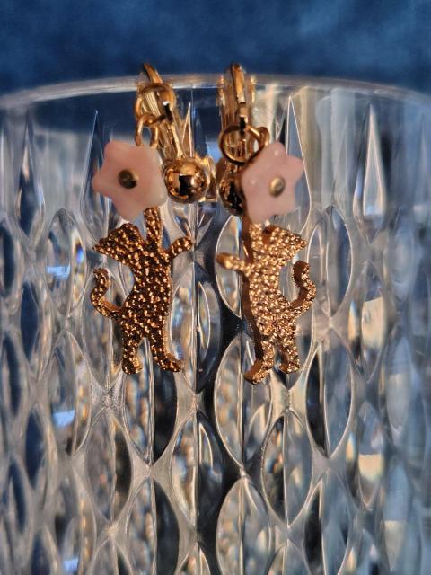 小花と猫のイヤリング < 女性ファッション  小花と猫のイヤリング  < 女性ファッションの