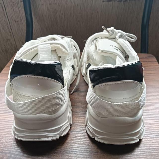 新品 22.5cm レディース スニーカー ホワイト シューズ 靴 厚底 < 女性ファッション  新品 22.5cm レディース スニーカー ホワイト シューズ 靴 厚底 < 女性ファッションの