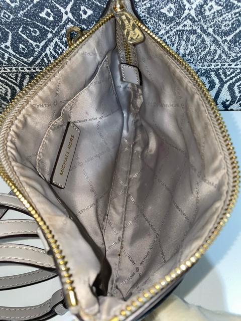 【良品】MICHAEL KORS マイケルコース ショルダーバッグ 斜め掛け < ブランド  【良品】MICHAEL KORS マイケルコース ショルダーバッグ 斜め掛け < ブランドの