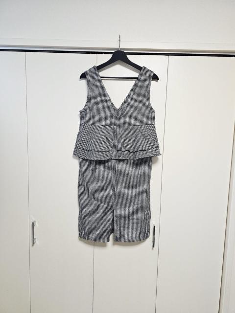 Lunacion 千鳥格子柄 ペプラム 膝丈ワンピース 黒白 M < 女性ファッション Lunacion 千鳥格子柄 ペプラム 膝丈ワンピース 黒白 M < 女性ファッションの