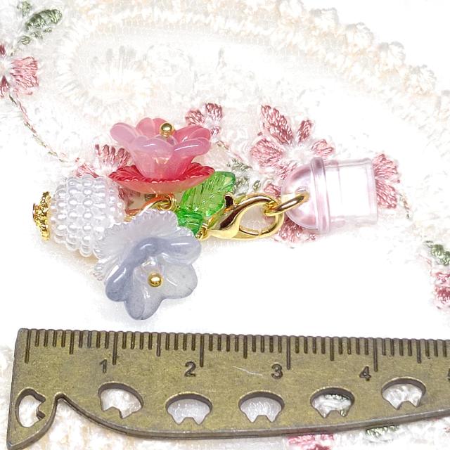 ハンドメイド☆コネクターキャップ☆type-C専用☆お花 グレー 赤 < 女性ファッション ハンドメイド☆コネクターキャップ☆type-C専用☆お花 グレー 赤 < 女性ファッションの