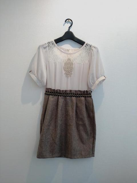 couture BY ROJITA◆胸元かぎ編みモチーフ 2トーン ワンピース < 女性ファッション  couture BY ROJITA◆胸元かぎ編みモチーフ 2トーン ワンピース  < 女性ファッションの