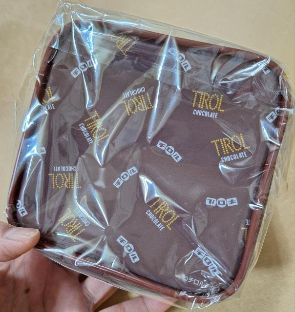 No3・新品★非売品「チロルチョコ型」可愛いポーチ < 女性ファッション  No3・新品★非売品「チロルチョコ型」可愛いポーチ < 女性ファッションの