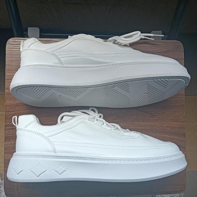 新品 26cm メンズ スニーカー ホワイト シューズ 靴 42 カジュアル < 男性ファッション  新品 26cm メンズ スニーカー ホワイト シューズ 靴 42 カジュアル < 男性ファッションの