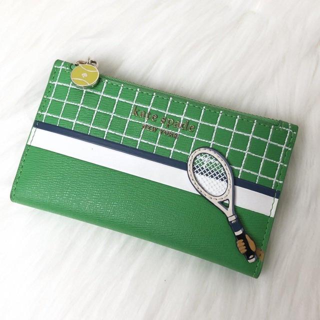 【美品】ケイトスペード 二つ折り財布 コートサイド スモール スリム テニス バイフォールド ウォレット < ブランド 【美品】ケイトスペード 二つ折り財布 コートサイド スモール スリム テニス バイフォールド ウォレット < ブランドの
