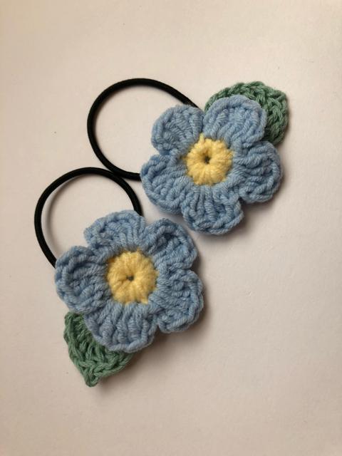 ハンドメイド ヘアゴム   小さなお子様用 ブルーのお花♪ < 女性ファッション  ハンドメイド ヘアゴム   小さなお子様用 ブルーのお花♪ < 女性ファッションの