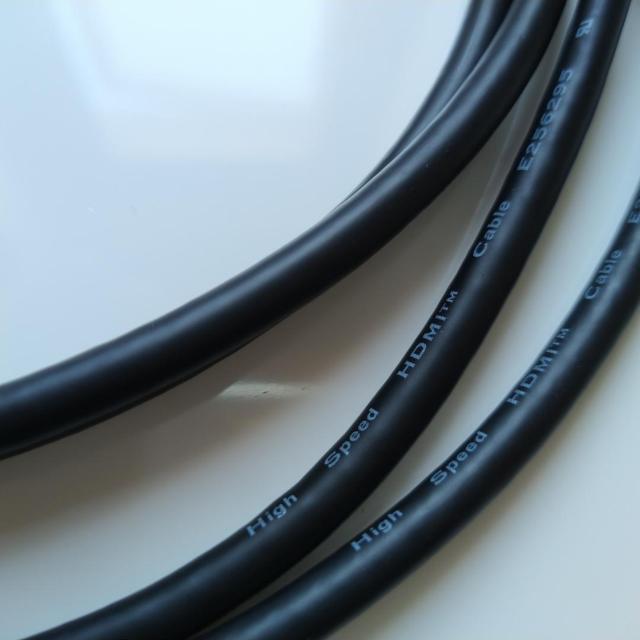 ���i���@����HDMI�P�[�u�����@�Q���[�g��