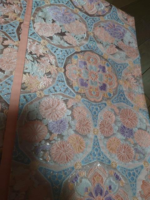 USED�A�Z�ʂܑ̑сA�s���N�ɕ�