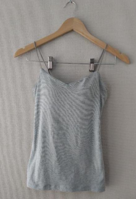 キャミソール(カップ付き)グレー M前後 使用感あります < 女性ファッション キャミソール(カップ付き)グレー M前後 使用感あります < 女性ファッションの