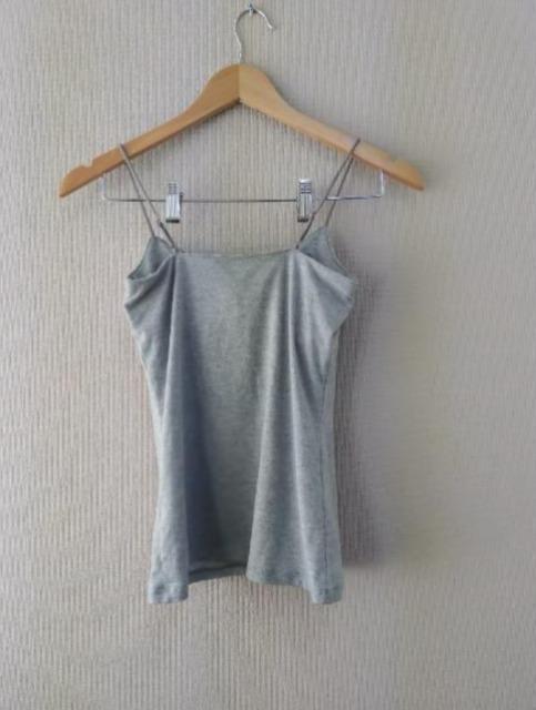 キャミソール(カップ付き)グレー M前後 使用感あります < 女性ファッション キャミソール(カップ付き)グレー M前後 使用感あります < 女性ファッションの