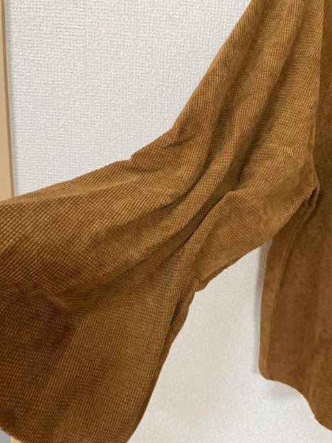 新品タグ付き Mサイズ 秋冬 コーデュロイ風 ポリエステル混 ボタンデザイン ベルスリーブ 長袖トップス ブラウン < 女性ファッション 新品タグ付き Mサイズ 秋冬 コーデュロイ風 ポリエステル混 ボタンデザイン ベルスリーブ 長袖トップス ブラウン < 女性ファッションの