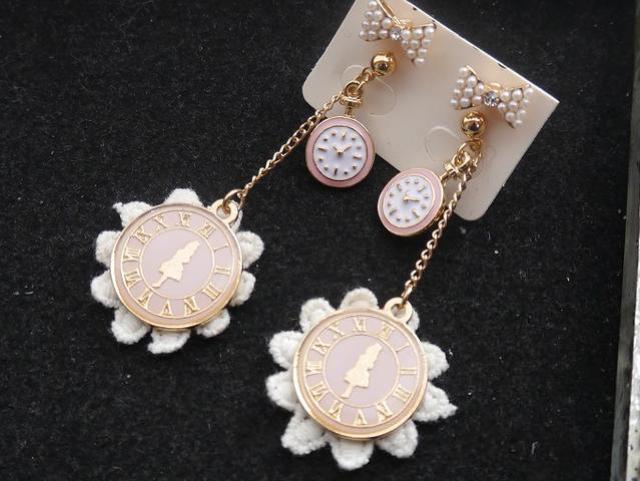 新品ゴスロリ姫系アンティーク調不思議の国のアリスピアスset < 女性アクセサリー/時計  新品ゴスロリ姫系アンティーク調不思議の国のアリスピアスset  < 女性アクセサリー/時計の