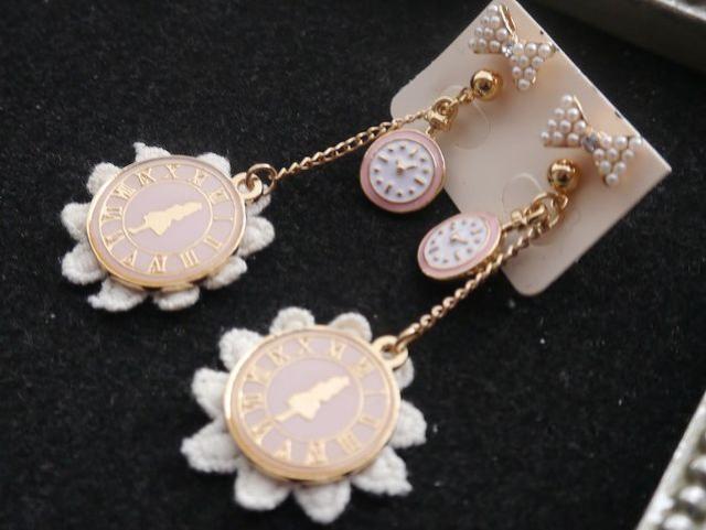 新品ゴスロリ姫系アンティーク調不思議の国のアリスピアスset < 女性アクセサリー/時計  新品ゴスロリ姫系アンティーク調不思議の国のアリスピアスset < 女性アクセサリー/時計の