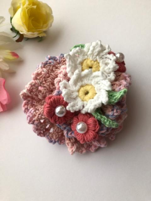 ハンドメイド ボリューム シュシュ マーガレットとぷっくり花 < 女性ファッション ハンドメイド ボリューム シュシュ マーガレットとぷっくり花 < 女性ファッションの