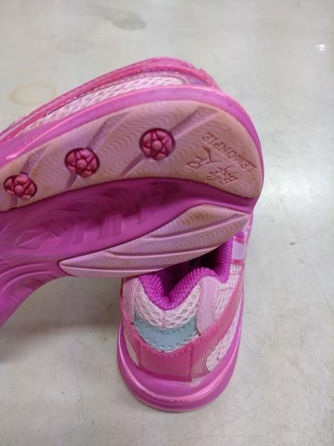 瞬足女の子シューズ サイズ23.5 送料込商品 < キッズ/ベビー  瞬足女の子シューズ サイズ23.5 送料込商品 < キッズ/ベビーの