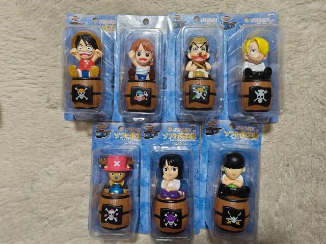 バンフレスト '03 一番くじ ソフビ貯金箱 開封済 ルフィ ナミ ゾロ ウソップ サンジ チョッパー ロビン < アニメ/コミック/キャラクター バンフレスト '03 一番くじ ソフビ貯金箱 開封済 ルフィ ナミ ゾロ ウソップ サンジ チョッパー ロビン < アニメ/コミック/キャラクターの