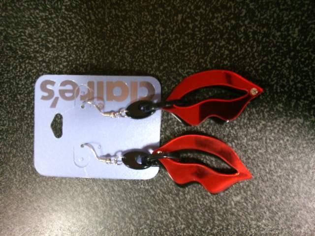 ☆claires ☆リップ☆ピアス☆RD ☆ < 女性アクセサリー/時計  ☆claires ☆リップ☆ピアス☆RD ☆  < 女性アクセサリー/時計の