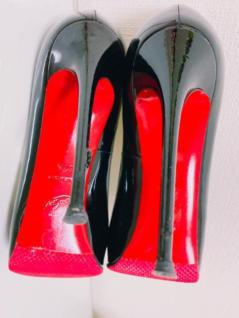 ChristianLouboutinクリスチャンルブタンブラックパテントオープントゥパンプスハイヒールレッドソールエナメル黒 < ブランド ChristianLouboutinクリスチャンルブタンブラックパテントオープントゥパンプスハイヒールレッドソールエナメル黒 < ブランドの