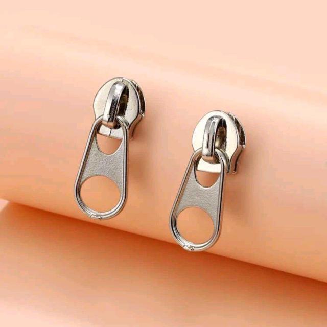 新品★ジップ型のスタッドピアス★両耳用 < 男性アクセサリー/時計  新品★ジップ型のスタッドピアス★両耳用  < 男性アクセサリー/時計の