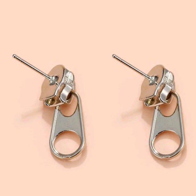 新品★ジップ型のスタッドピアス★両耳用 < 男性アクセサリー/時計  新品★ジップ型のスタッドピアス★両耳用 < 男性アクセサリー/時計の