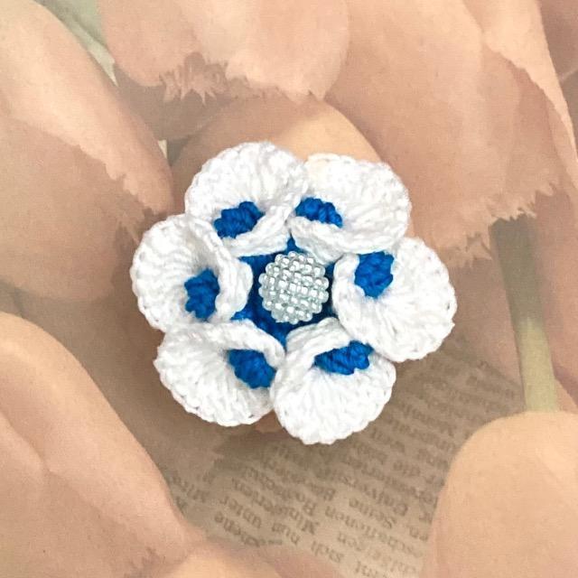 ハンドメイド♪レース編み 花びらがカールしたお花モチーフのブローチ < 女性ファッション  ハンドメイド♪レース編み 花びらがカールしたお花モチーフのブローチ  < 女性ファッションの
