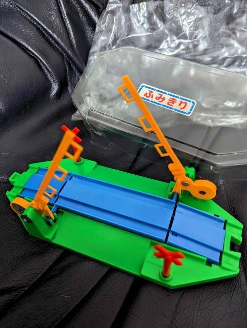 ゆうパック送料無料/絶版品/超稀少品/旧ロゴマーク/日本製/TOMY/トミー/プラレール/情景部品/ふみきり/はね橋 < ホビー  ゆうパック送料無料/絶版品/超稀少品/旧ロゴマーク/日本製/TOMY/トミー/プラレール/情景部品/ふみきり/はね橋 < ホビーの