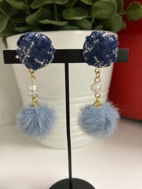 ハンドメイド ファーボールを使用したピアス < 女性ファッション  ハンドメイド ファーボールを使用したピアス  < 女性ファッションの