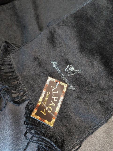 送料込!未使用タグ付き、アルパカのマフラー、黒 < 女性ファッション 送料込!未使用タグ付き、アルパカのマフラー、黒 < 女性ファッションの