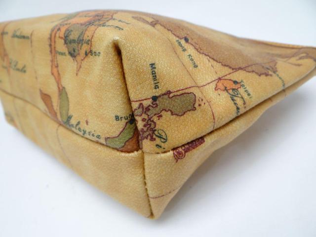 PRIMA CLASSE プリマクラッセ 地図柄 PVC ポーチ ブラウン系マルチカラー<USED>【送料無料】 < ブランド PRIMA CLASSE プリマクラッセ 地図柄 PVC ポーチ ブラウン系マルチカラー<USED>【送料無料】 < ブランドの