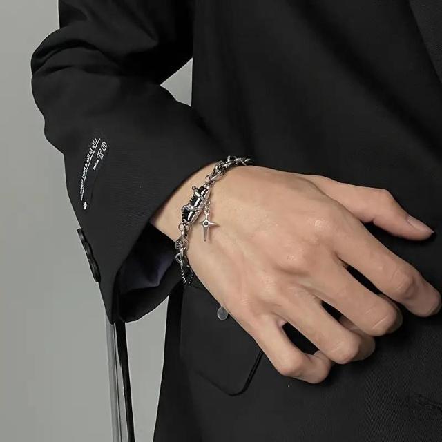 お試し価格490円★スタイリッシュなメンズ ブラック ラインストーン スター ブレスレット - チタン鋼、ガラスインレイ ブラック < 男性アクセサリー/時計  お試し価格490円★スタイリッシュなメンズ ブラック ラインストーン スター ブレスレット - チタン鋼、ガラスインレイ ブラック < 男性アクセサリー/時計の