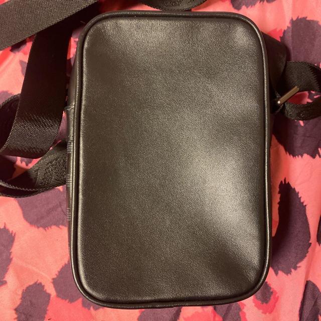 �G���|���I�A���}�[�j EMPORIO ARMANI ���S�^���� �V�����_�[�o�b�O �T�R�b�V�� �� �� �u�����h�� 