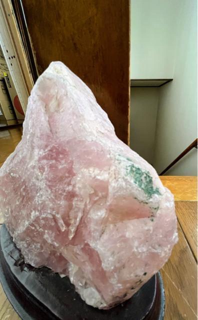デカ!2.5キロ!ローズクォーツ!原石!磨きなし!そのまま!台座付き!ブラジル産!原石のみでも!自立して置けます! < インテリア/ライフ  デカ!2.5キロ!ローズクォーツ!原石!磨きなし!そのまま!台座付き!ブラジル産!原石のみでも!自立して置けます! < インテリア/ライフの