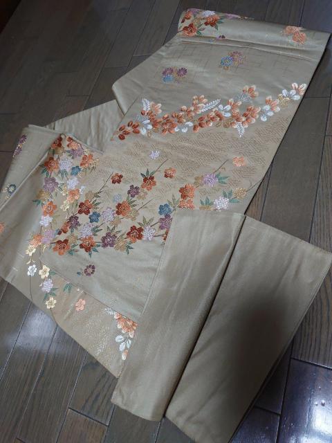 未使用、六通の袋帯、芯なし、カーキベージュに柄 < 女性ファッション  未使用、六通の袋帯、芯なし、カーキベージュに柄 < 女性ファッションの