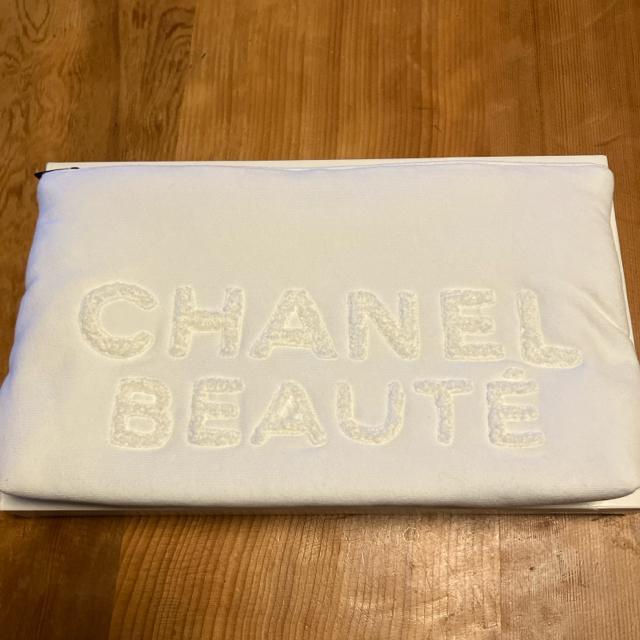CHANEL BEAUTE �V���l�� �ӂ��ӂ��|�[�` �z���C�g  �� �u�����h�� 